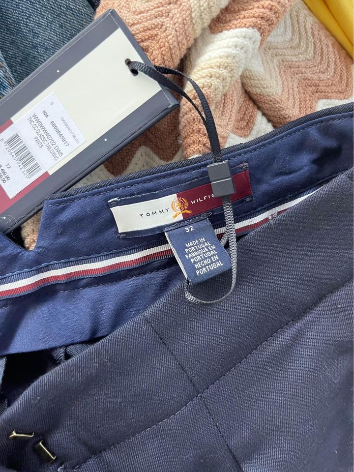 Tommy Hilfiger Navy Pants - size 32