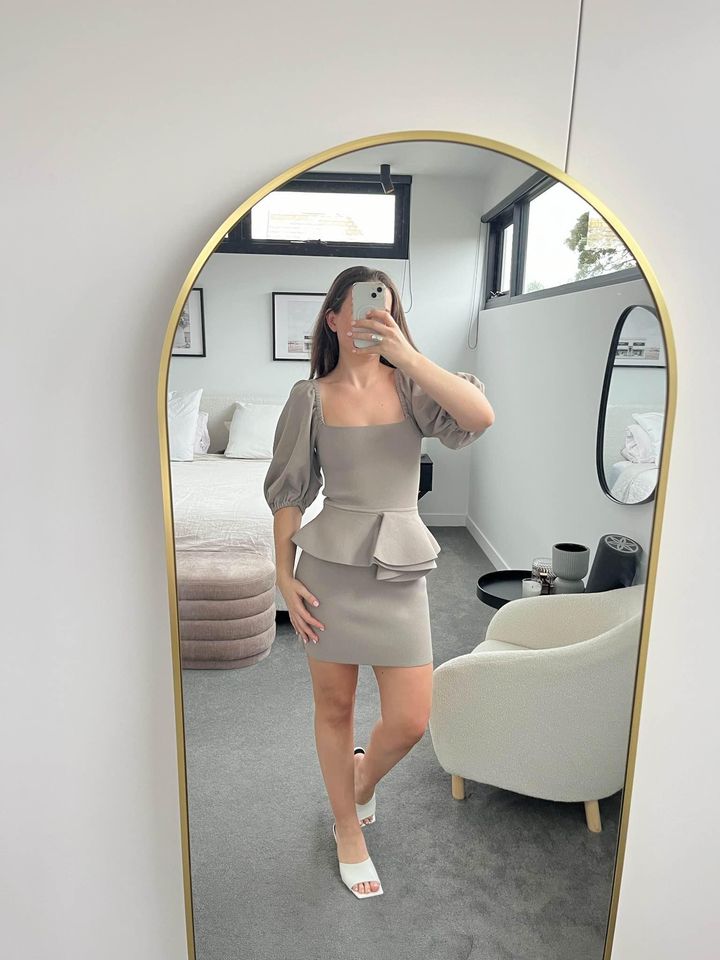 Scanlan Theodore crepe knit mini dress - size xs Re_Drobed Scanlan Theodore crepe knit mini dress - size xs Re_Drobed