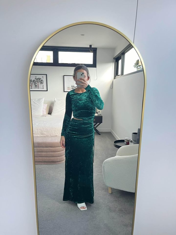 Kivari green velvet dress - size 6 Re_Drobed Kivari green velvet dress - size 6 Re_Drobed