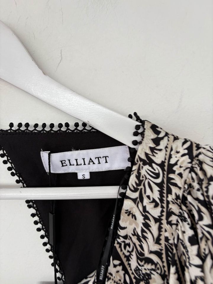 Elliatt Maxi Dress - size small