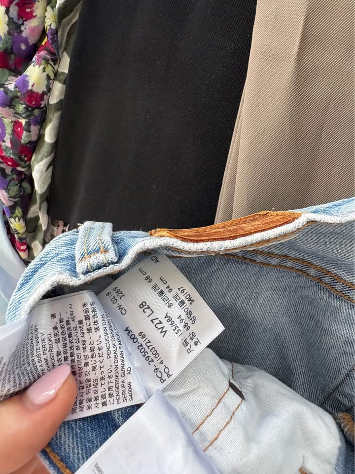 Levi Jeans - size 27