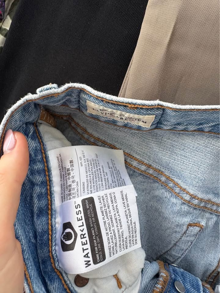 Levi Jeans - size 27