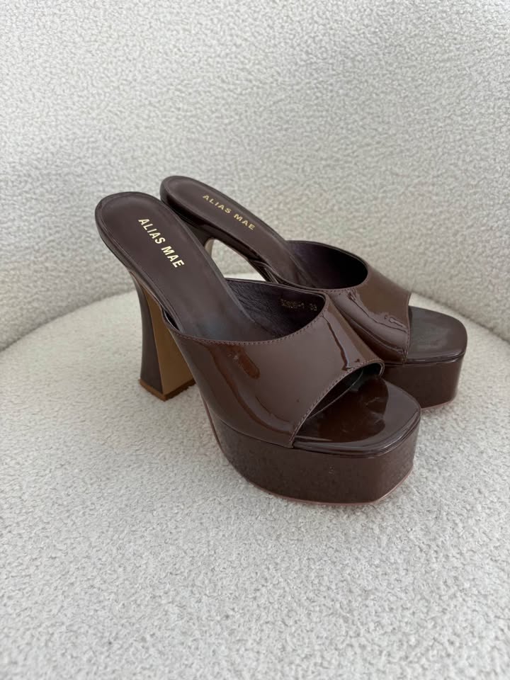Alias Mae Heels - size 38