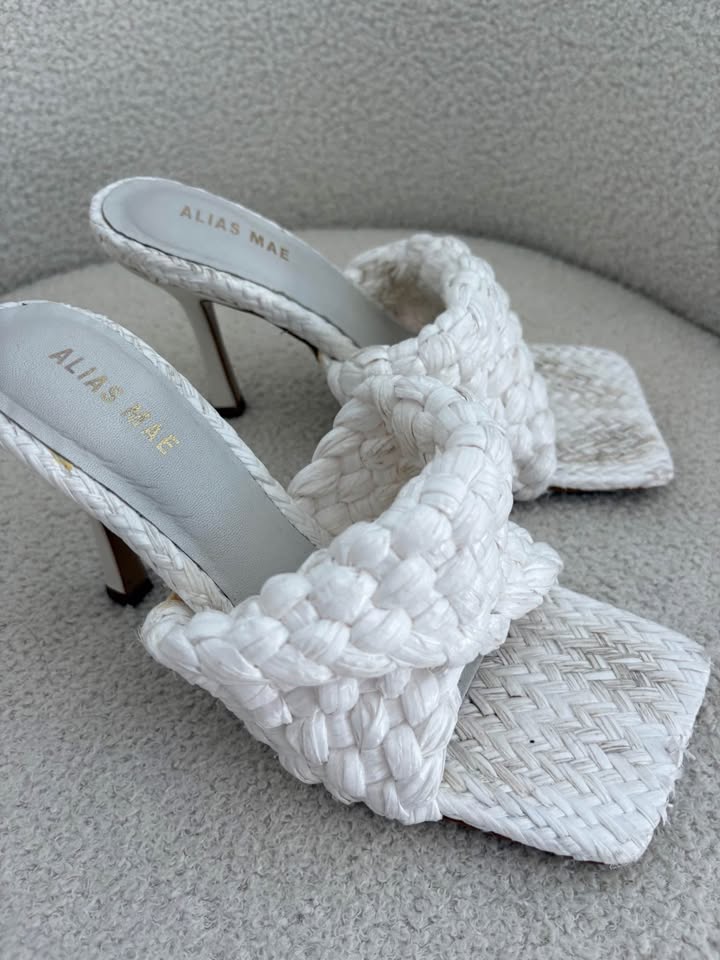 Alias Mae Heels - size 36