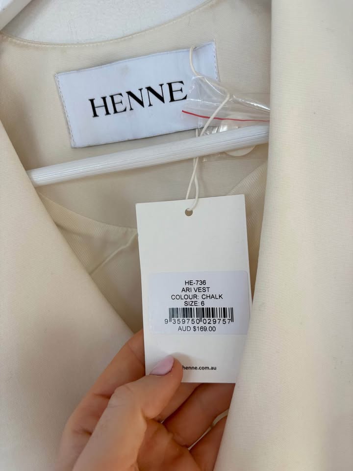 Henne Vest - size 6