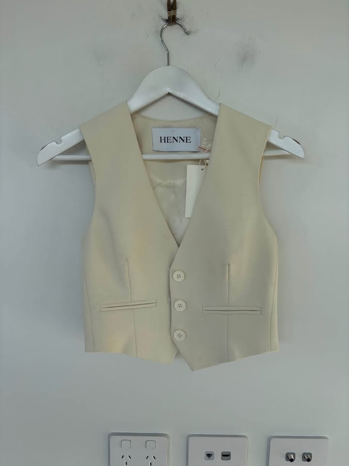 Henne Vest - size 6
