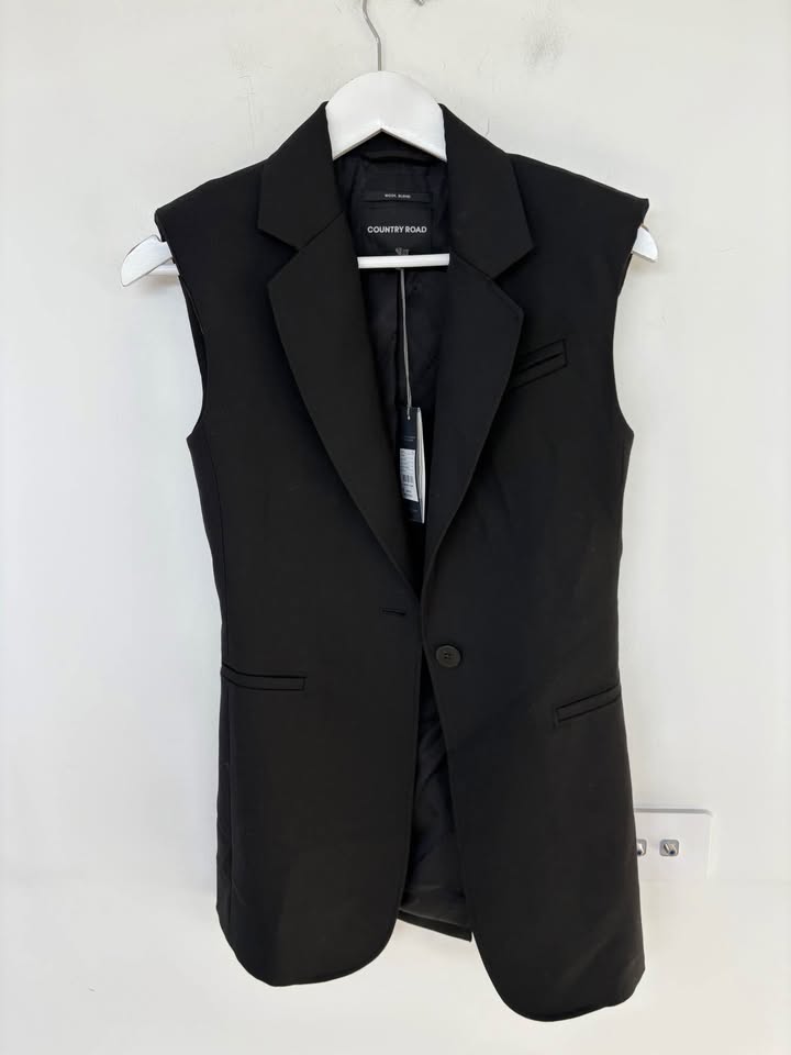 Country Road Vest - size 6
