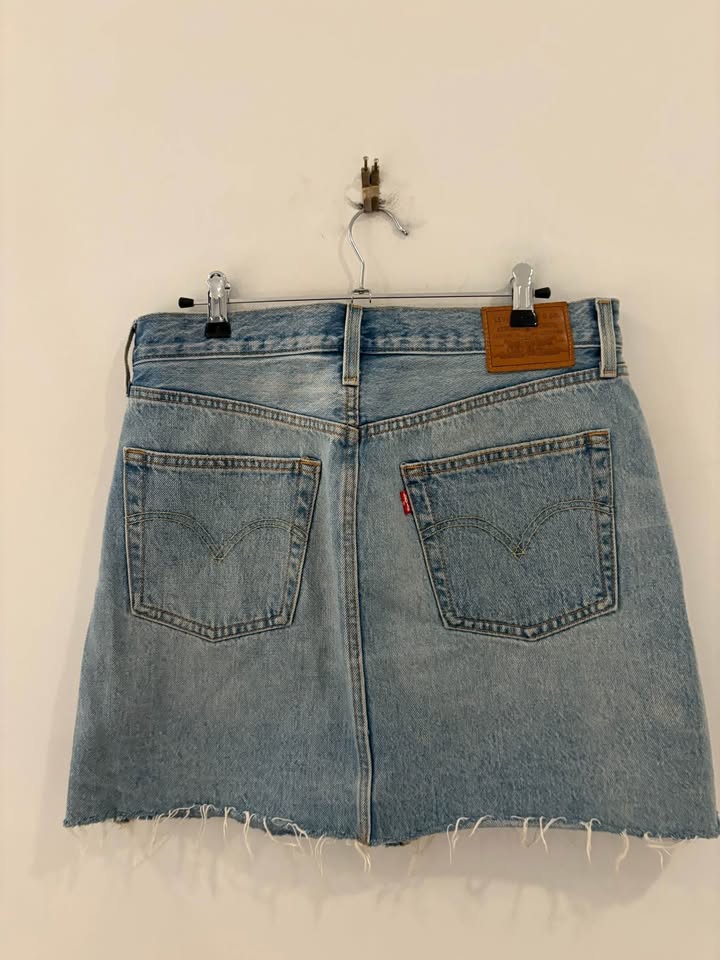Levi Denim Skirt - size 30