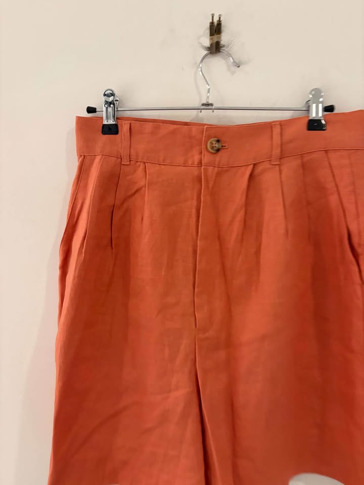 Reformation Shorts - size 6 (10 aus)
