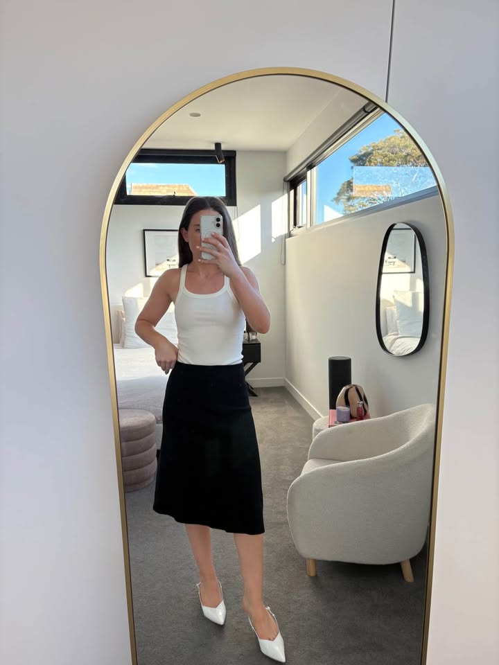 Scanlan Theodore Crepe Knit Skirt - size small