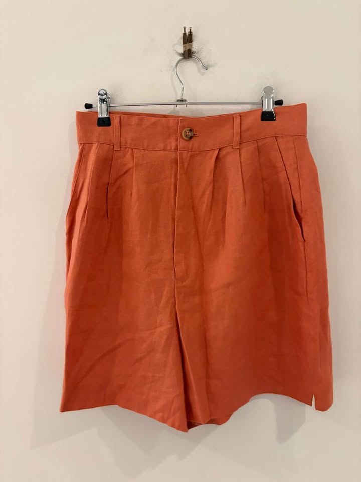 Reformation Shorts - size 6 (10 aus)