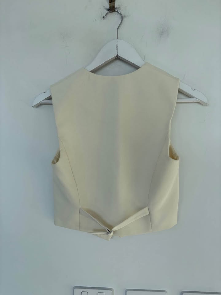 Henne Vest - size 6