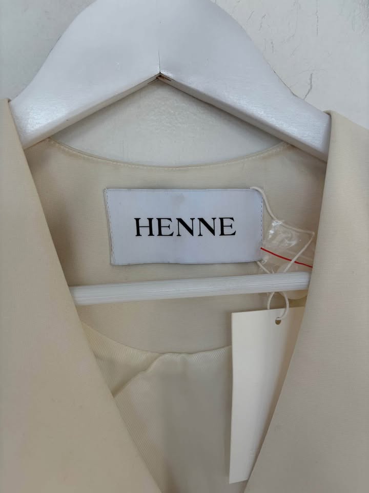 Henne Vest - size 6
