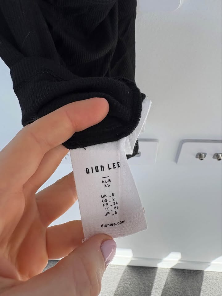 Dion Tee Top - size xs