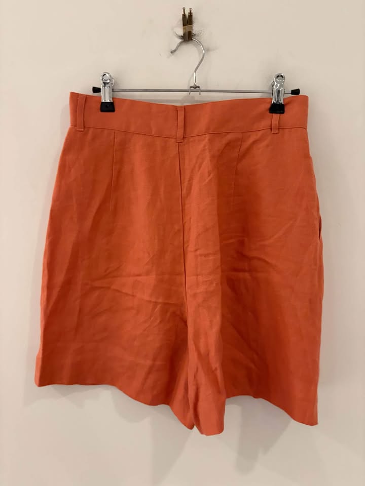 Reformation Shorts - size 6 (10 aus)