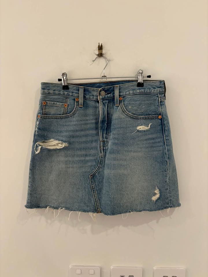 Levi Denim Skirt - size 30