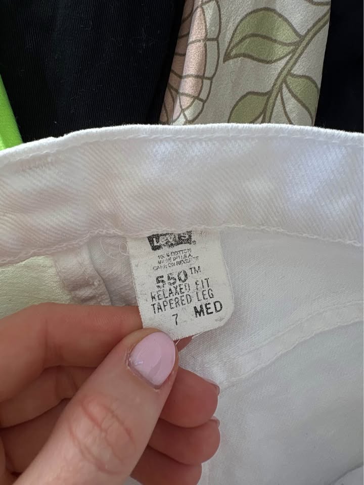 Levi’s White Jeans - size 28