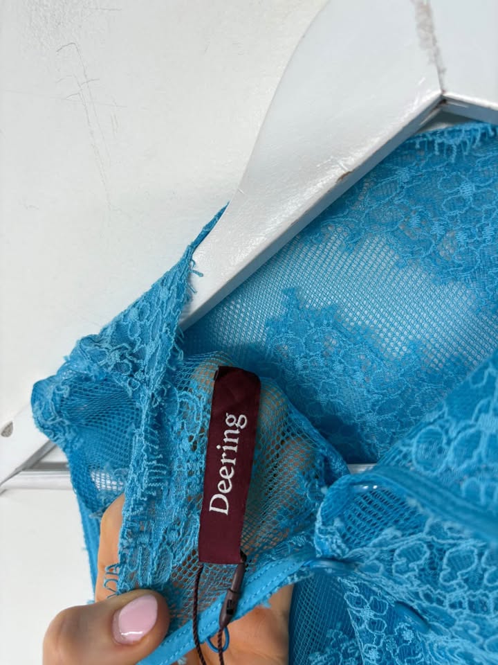 DEERING Lace Top - size large