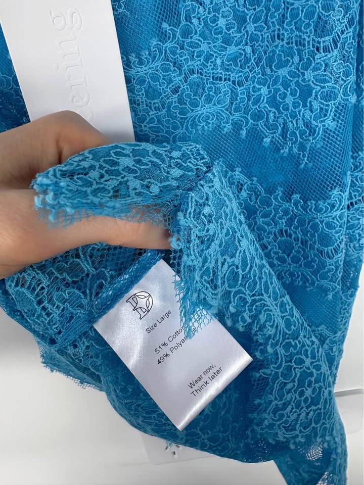 DEERING Lace Top - size large