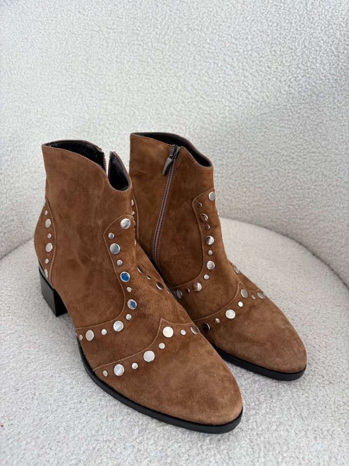 Laura Bella Boots - size 40