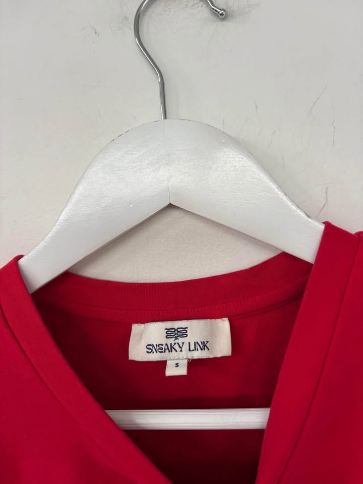 Sneaky Link T-shirt - Size Small