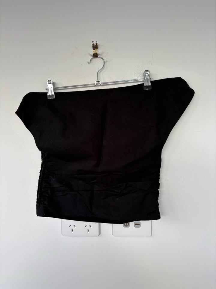Henne Black Top - Size 4