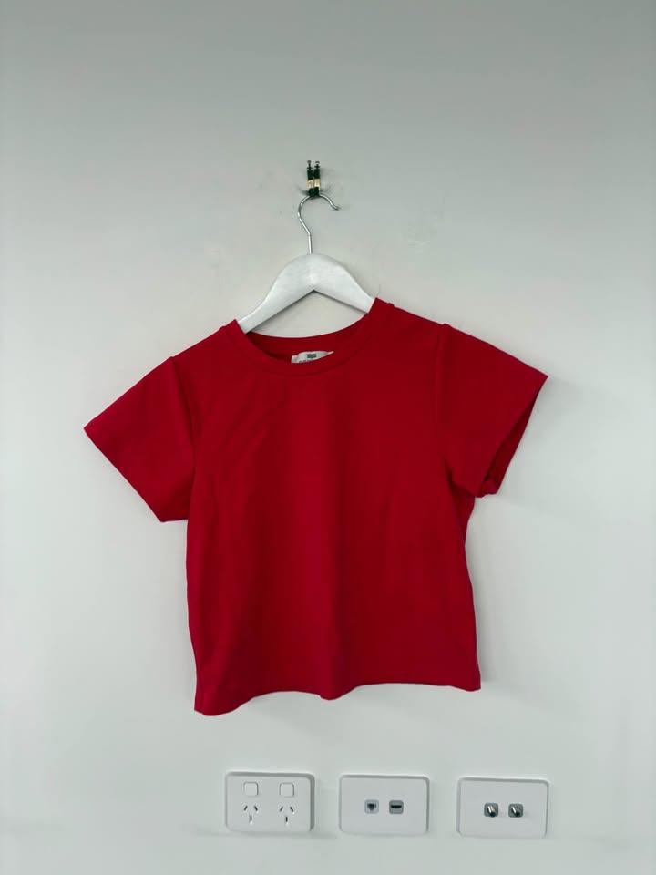 Sneaky Link T-shirt - Size Small