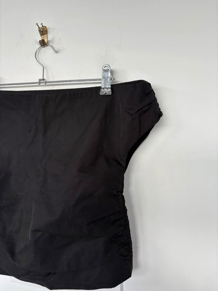 Henne Black Top - Size 4