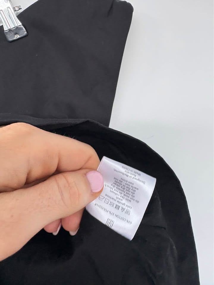 Henne Black Top - Size 4