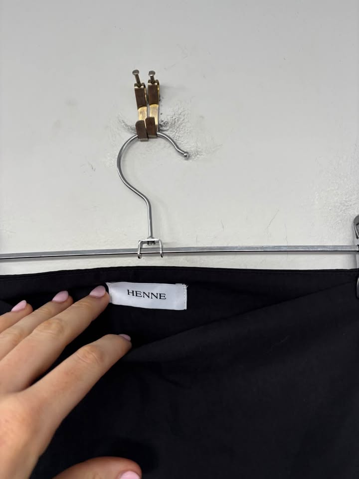 Henne Black Top - Size 4
