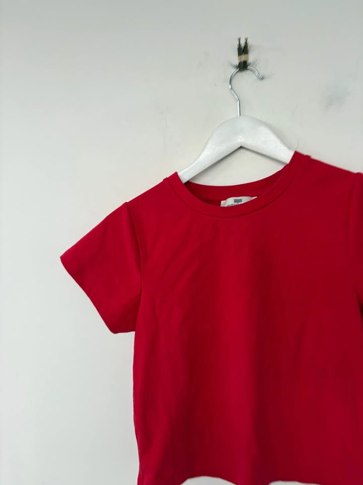 Sneaky Link T-shirt - Size Small