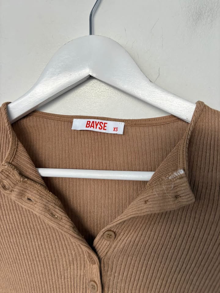 Bayse Longsleeve - Size XS