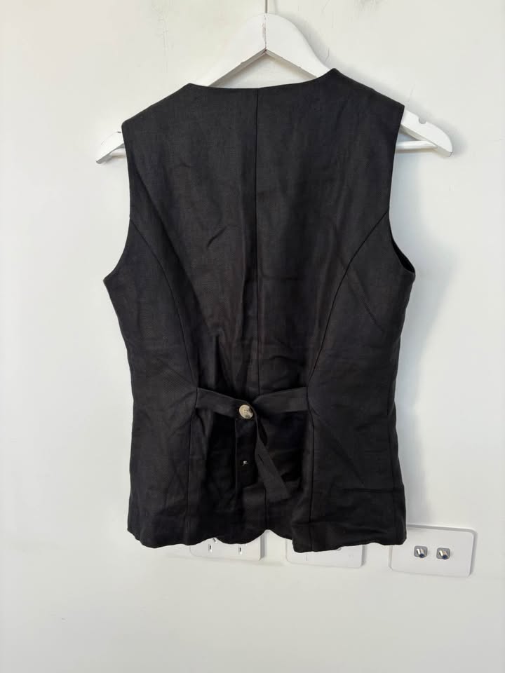 Yarra Trail Black Vest - Size 8