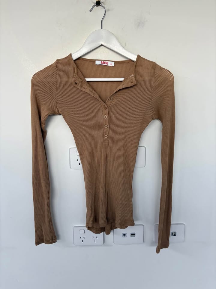 Bayse Longsleeve - Size XS
