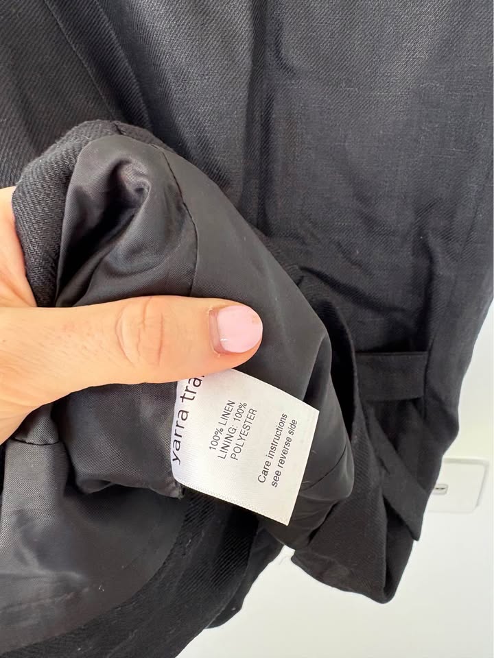 Yarra Trail Black Vest - Size 8