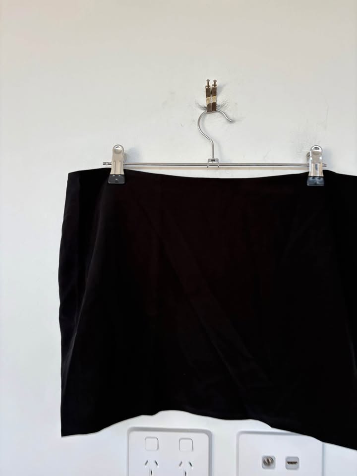 St Agni Silk Skirt - Size Medium
