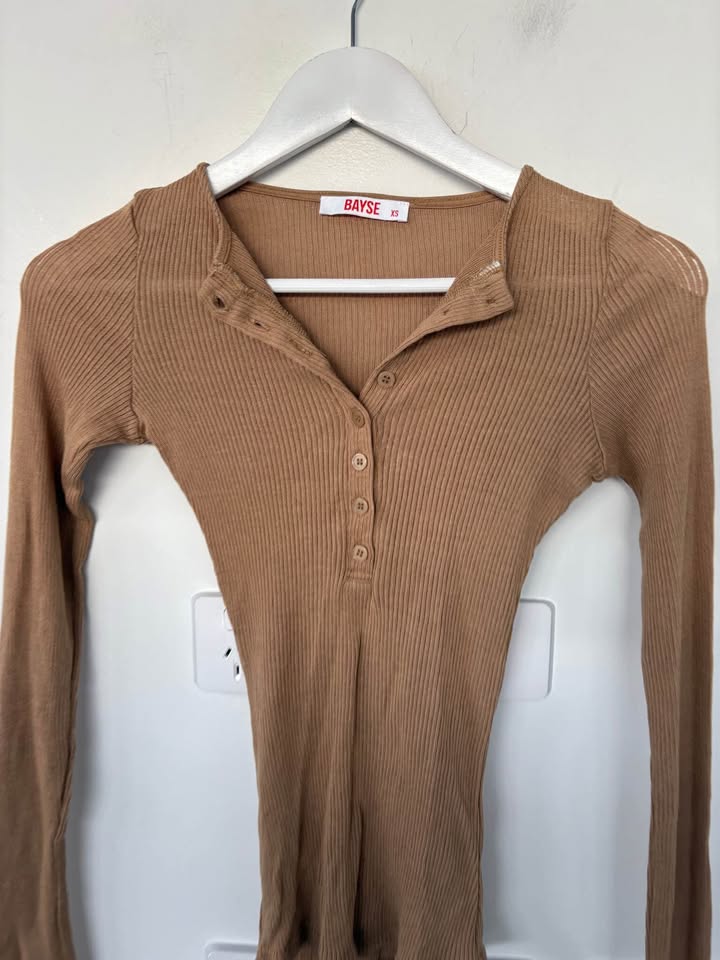 Bayse Longsleeve - Size XS