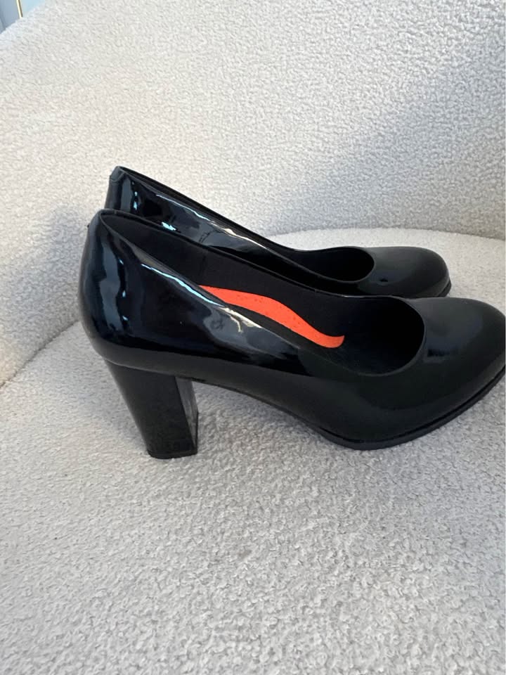 Hush Puppies Heels - Size 8
