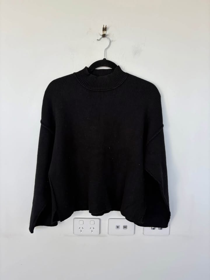 Henne Jumper - Size XS/S