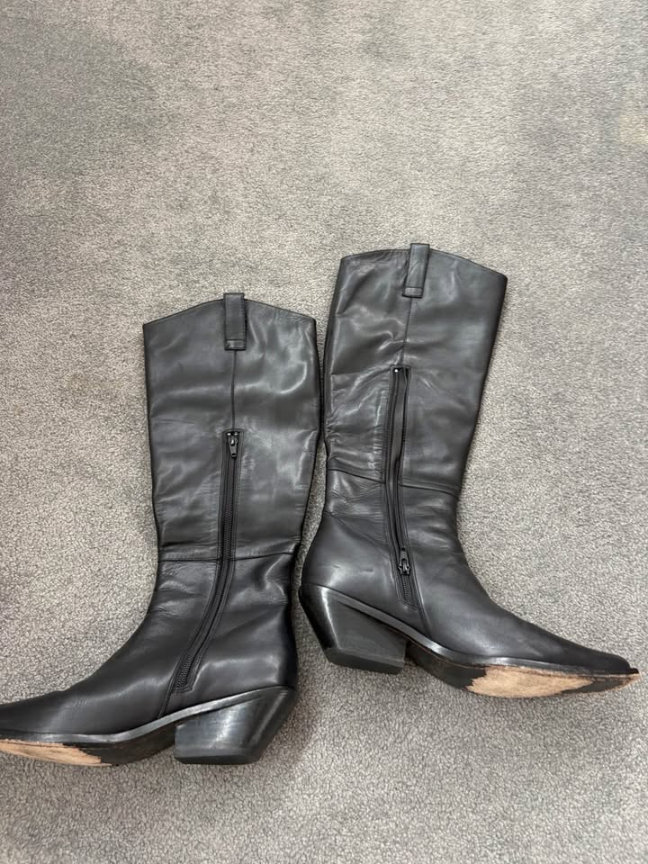 La Tribe Boots - size 40