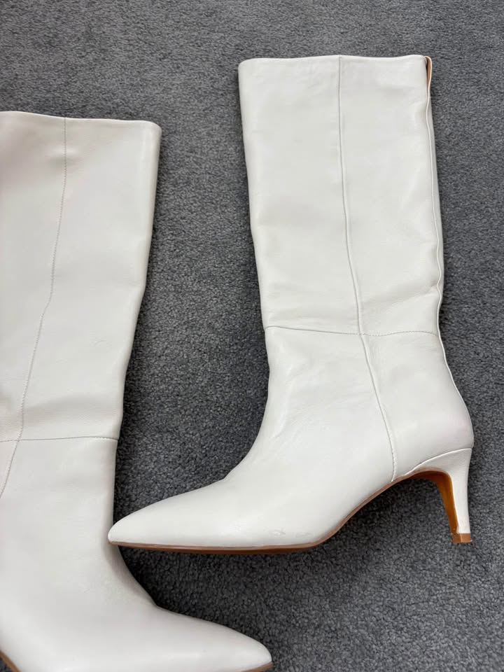 La Tribe Boots - size 40