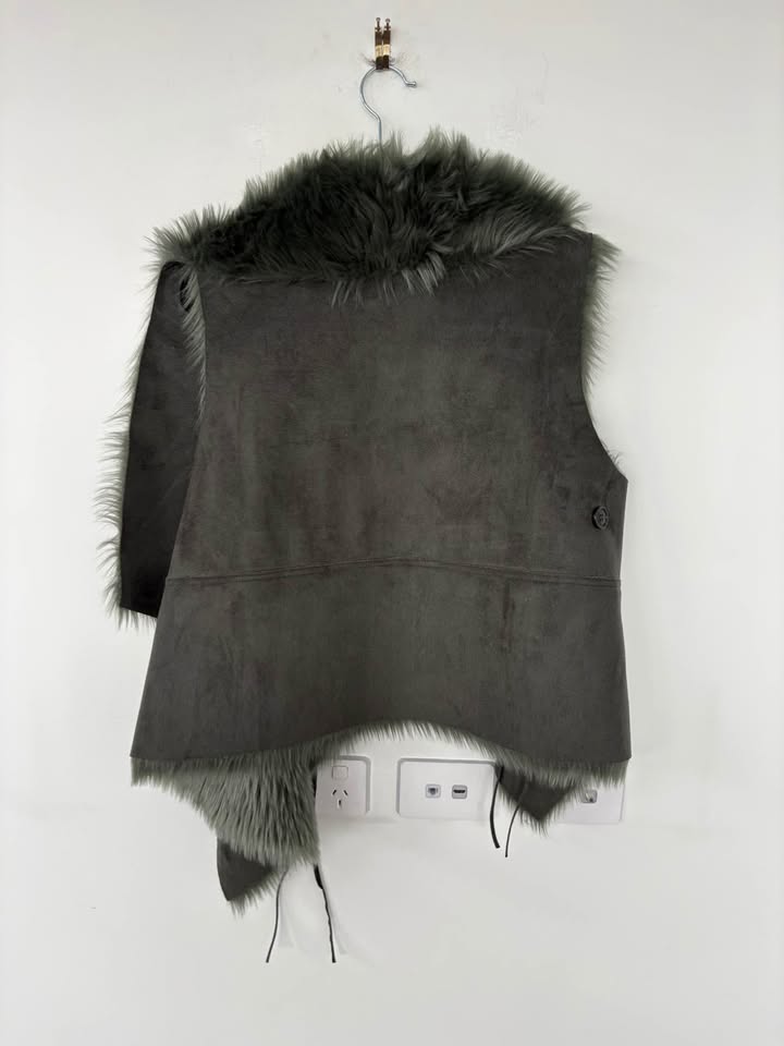 Iliya Fur Vest - size large