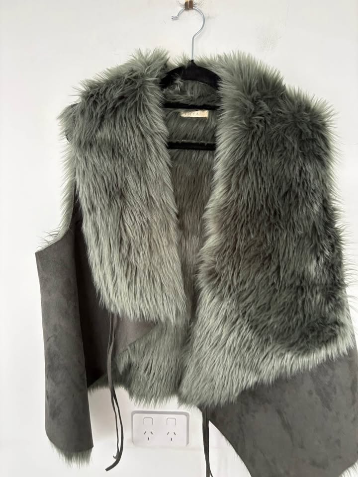 Iliya Fur Vest - size large