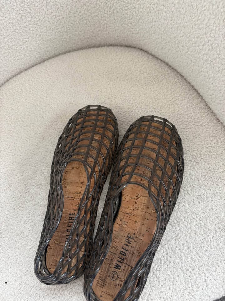 Wildfire Jelly Flats - size 40