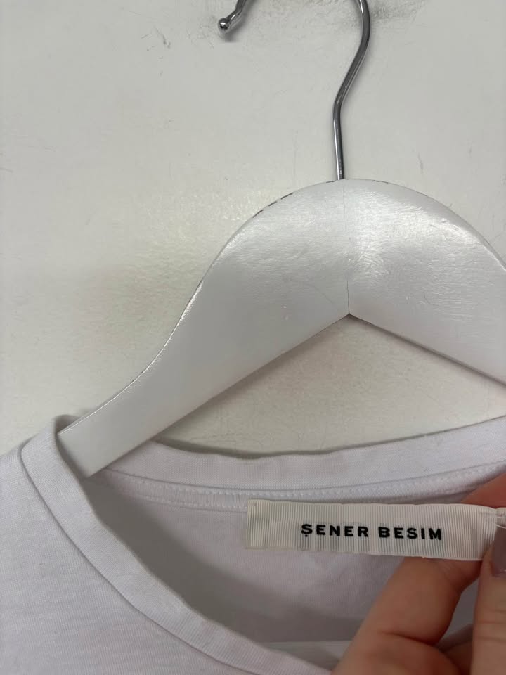 Sener Besim Tee - size small