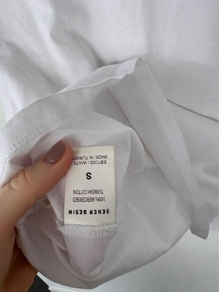 Sener Besim Tee - size small