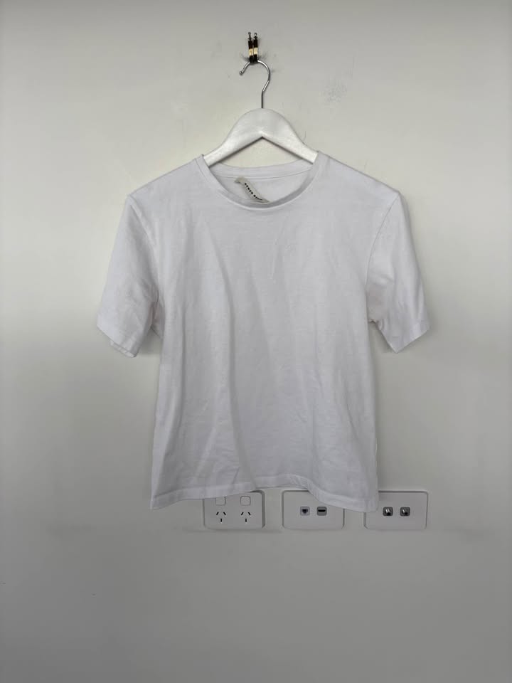 Sener Besim Tee - size small