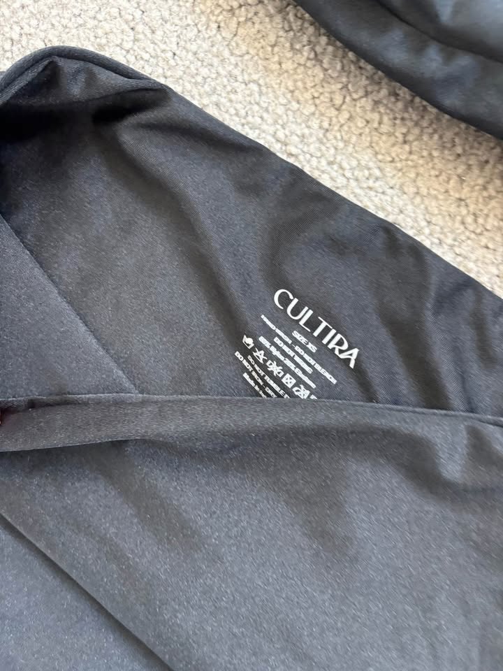 Cultira Set - Size Small Top and Size Extra Small