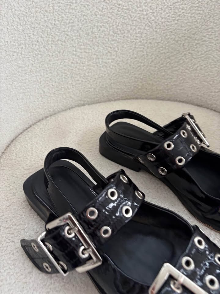 Alias Mae Sandal - size 39