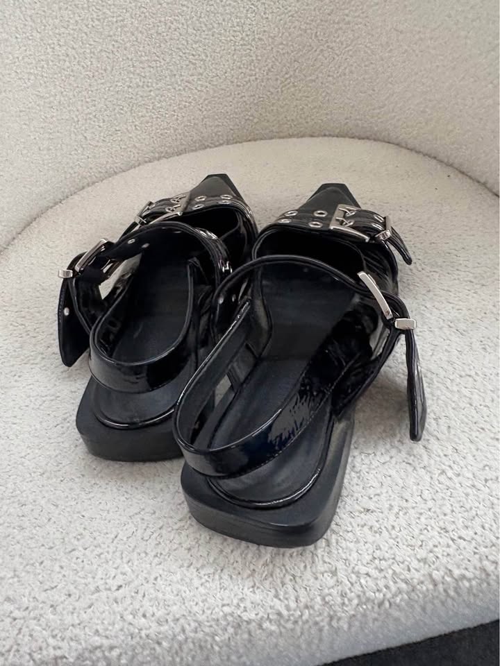 Alias Mae Sandal - size 39